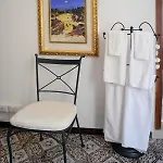 Old Town Secret Garden דירה