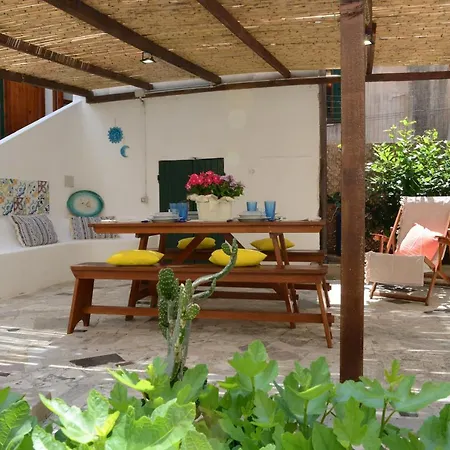 Old Town Secret Garden Apartment Alghero