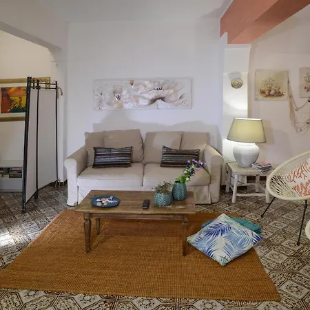 Old Town Secret Garden 알게로